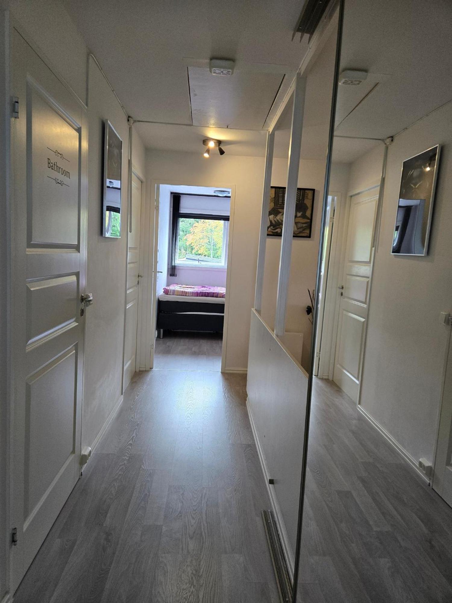 Exclusive Three-story Near The Center Feriehus *