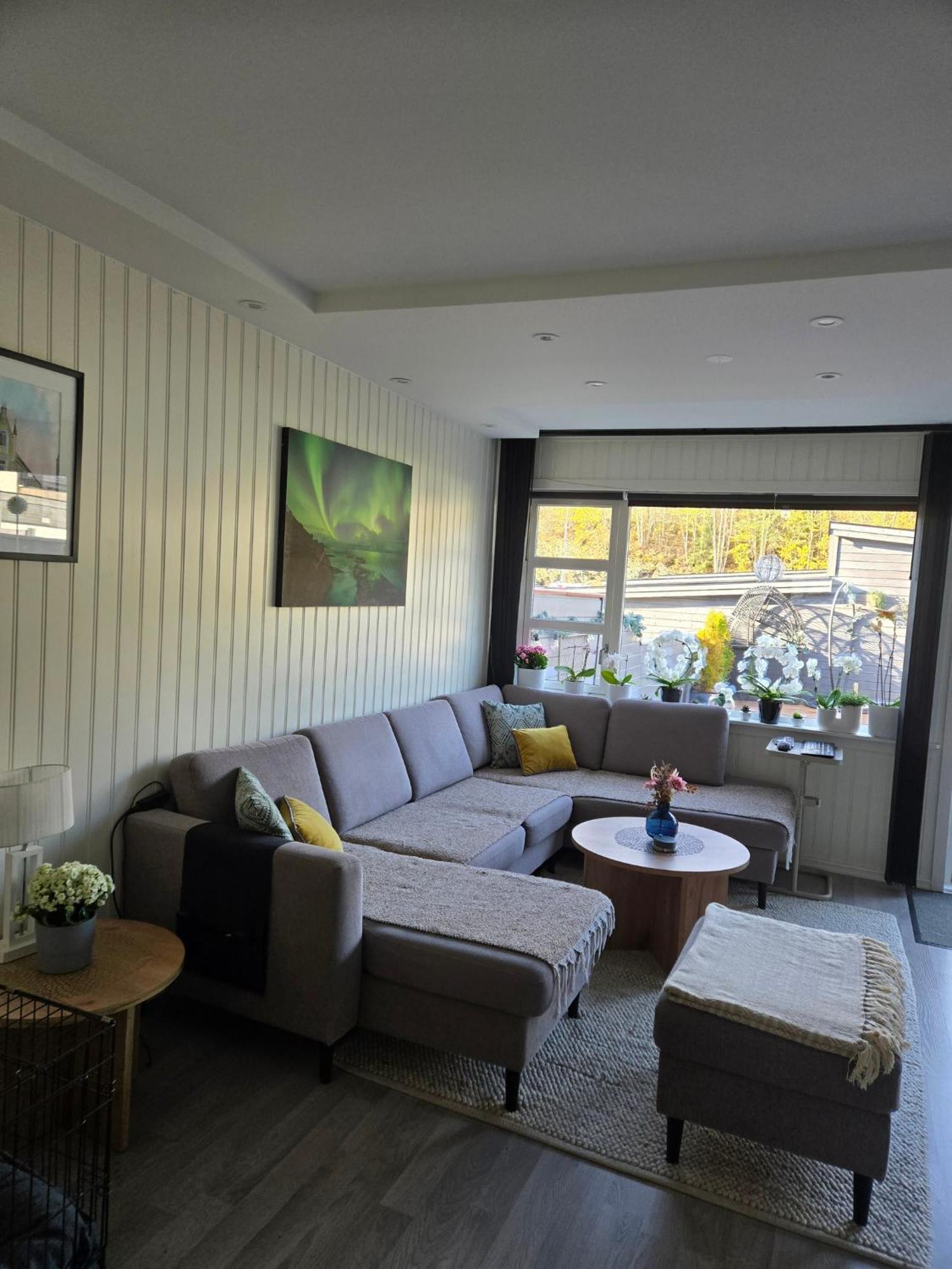 Exclusive Three-story Near The Center Feriehus
