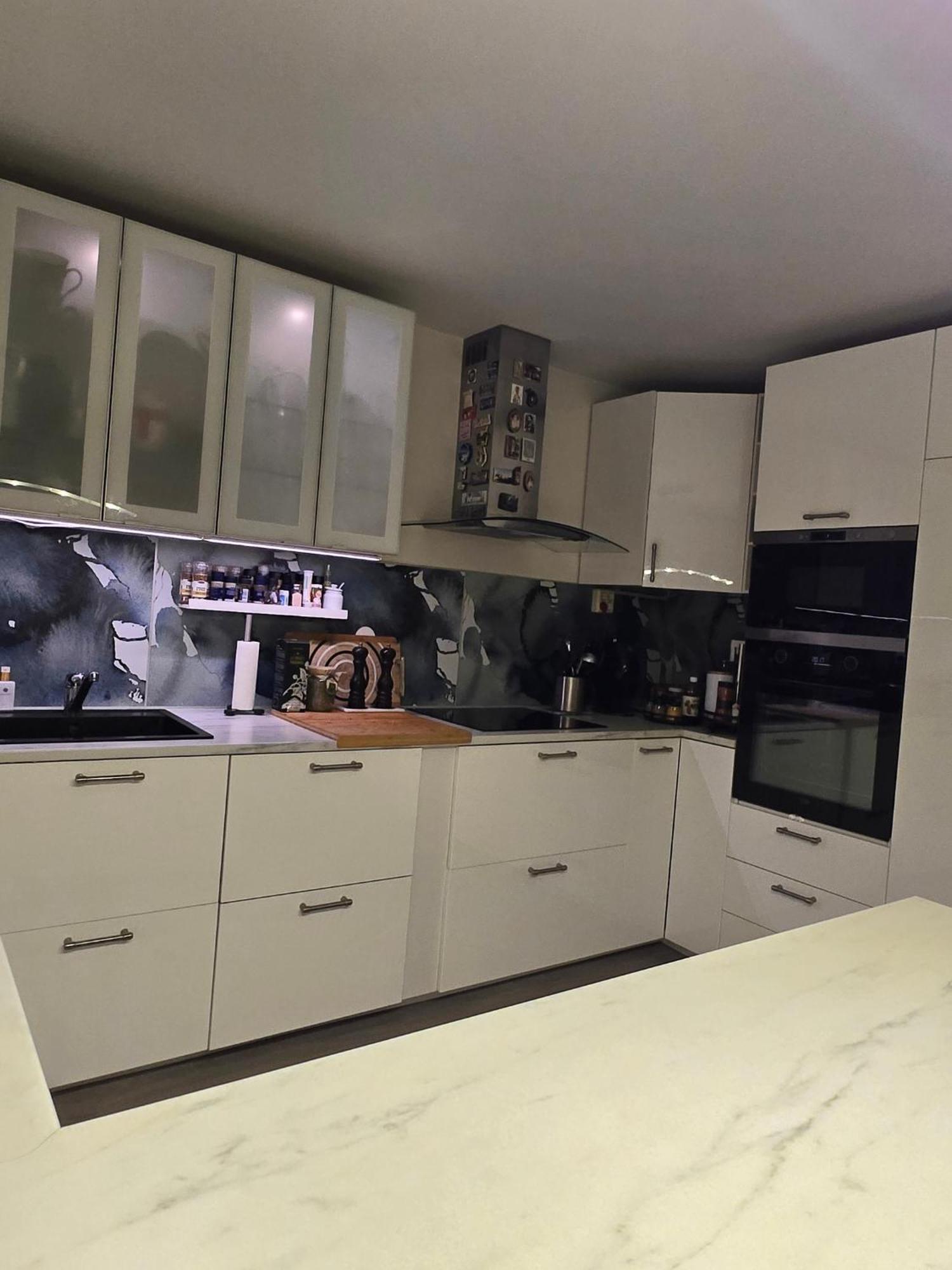 Exclusive Three-story Near The Center Feriehus *